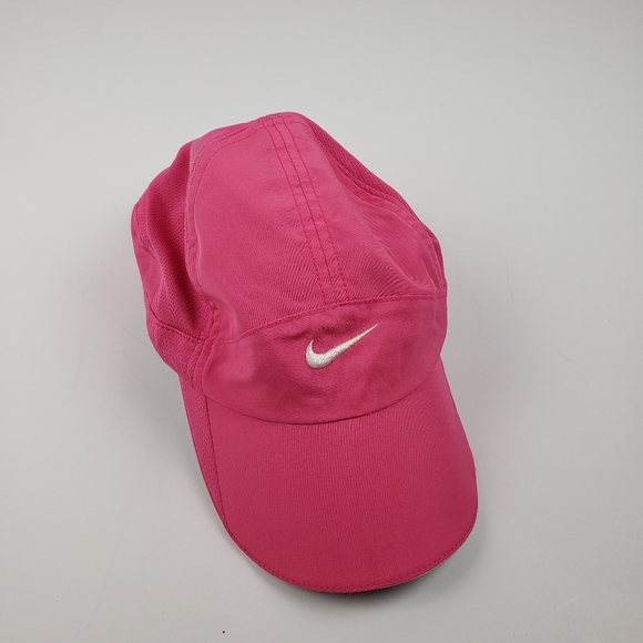 Nike Accessories - Nike Featherlight Hat